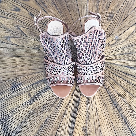 Vince Camuto Korthina Whiskey Gold Caged Ankle Shootie Herl Sandal size 7.5 - Picture 2 of 8